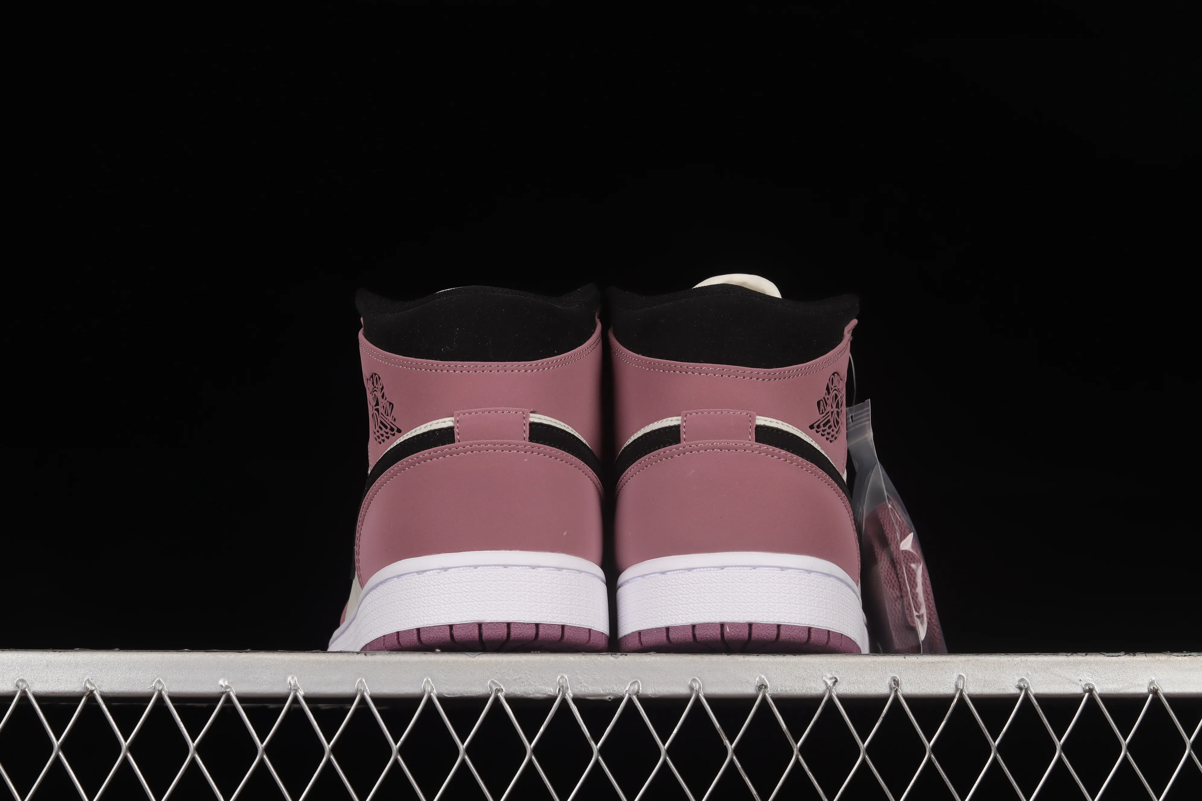 All categories Air Jordan Jordan series basketball shoes Air Jordan 1 Mid Air Jordan 1 Mid "Berry" AJ1 Joe 1 black rose red China basketball shoes DC7267-500